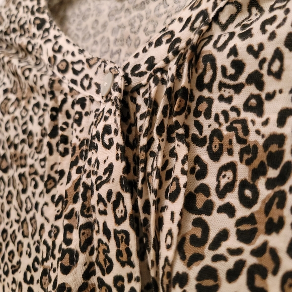 Lucky Brand Animal Print Puff Sleeve Pleated Front Button Down - Picture 3 of 6